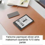 Amazon Kindle Paperwhite Signature Edition e-kitap okuyucu, yansımayı önleyen ekranı ve %10 daha parlak maksimum ayarıyla masaüstü kullanım görünümü