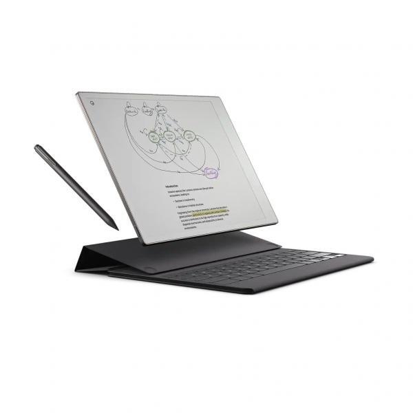 Marker Plus kalem ve klavyeli basalt kılıf ile kullanılan Remarkable Paper Pro cihazının ana görsel görünümü.