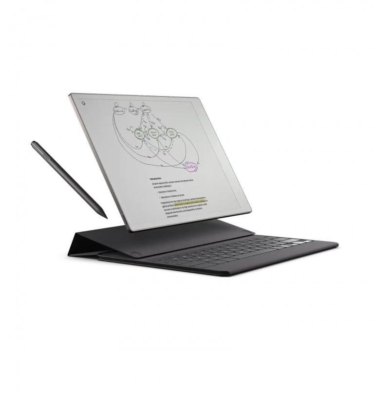 Marker Plus kalem ve klavyeli basalt kılıf ile kullanılan Remarkable Paper Pro cihazının ana görsel görünümü.