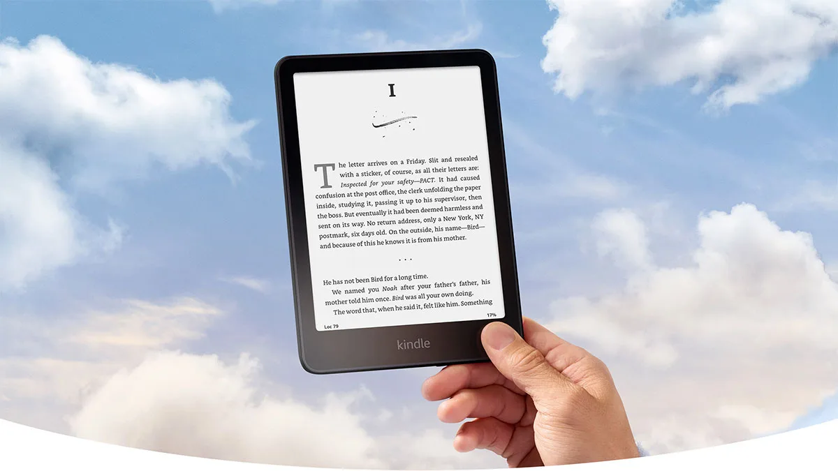 Amazon Kindle Paperwhite 12. Nesil 7 inç E Kitap Okuyucu – Siyah model, hızlı sayfa geçişi, 12 haftaya kadar pil ömrü ve ayarlanabilir sıcak ışık ile üstün okuma deneyimi.