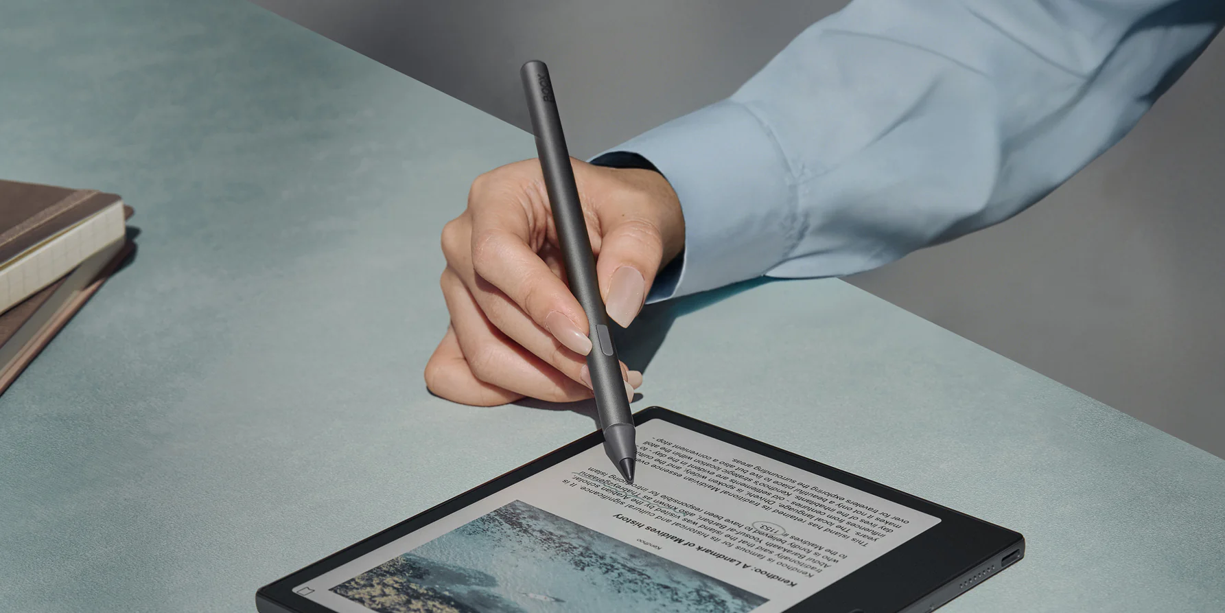 boox-inksense-stylus-kalem-tutusu-ve-yazim-pozu