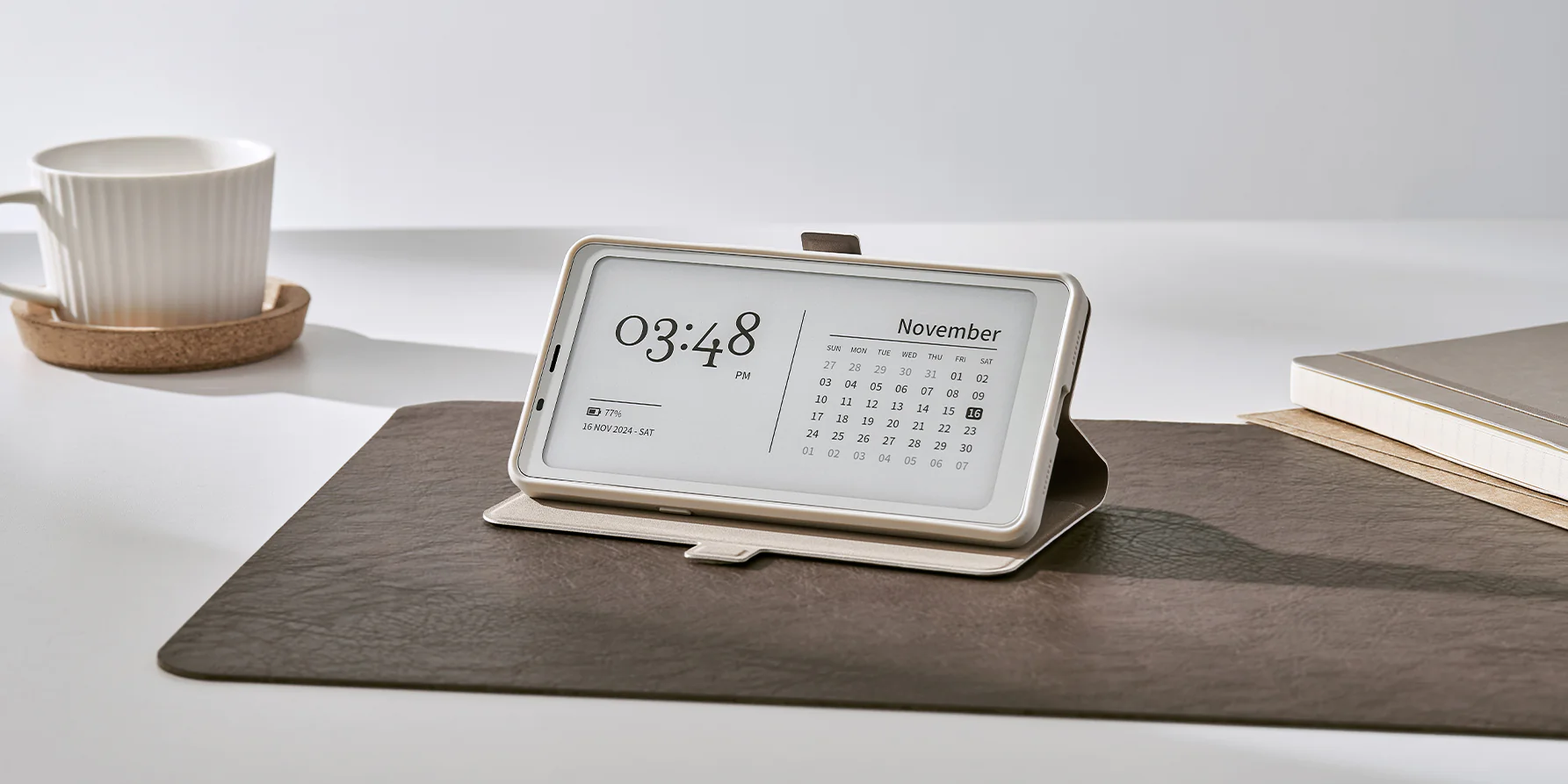 Onyx Boox Palma 2 kapaklı kılıf – açık konumda yatay stand modunda masaüstü kullanım görünümü