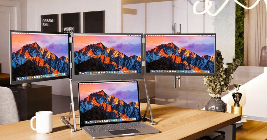 15.6″ Üçlü Trimonitör ile ekran sayısını artırarak aynı anda birden fazla uygulama yönetilen modern masaüstü kurulum