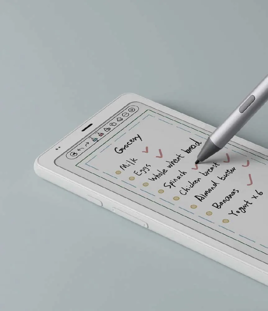 BOOX Palma 2 Pro ekranda alışveriş listesi açıkken stylus kalemiyle not alınan bir sahnede gösteriliyor. Cihazın el yazısı desteği ve hızlı not alma işlevi vurgulanıyor