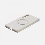 Onyx Boox Palma Serisi 2’si 1 arada manyetik kılıf fildişi renkte, arka kaplama bölümü açılı açıyla gösteriliyor. Manyetik halka ve kamera açıklığı net şekilde görülüyor