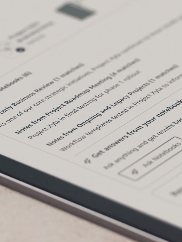 Kindle Scribe Colorsoft Graphite modeli, el yazısı notlar arasında arama özelliğini 11 inç ekran üzerinde göstermektedir.